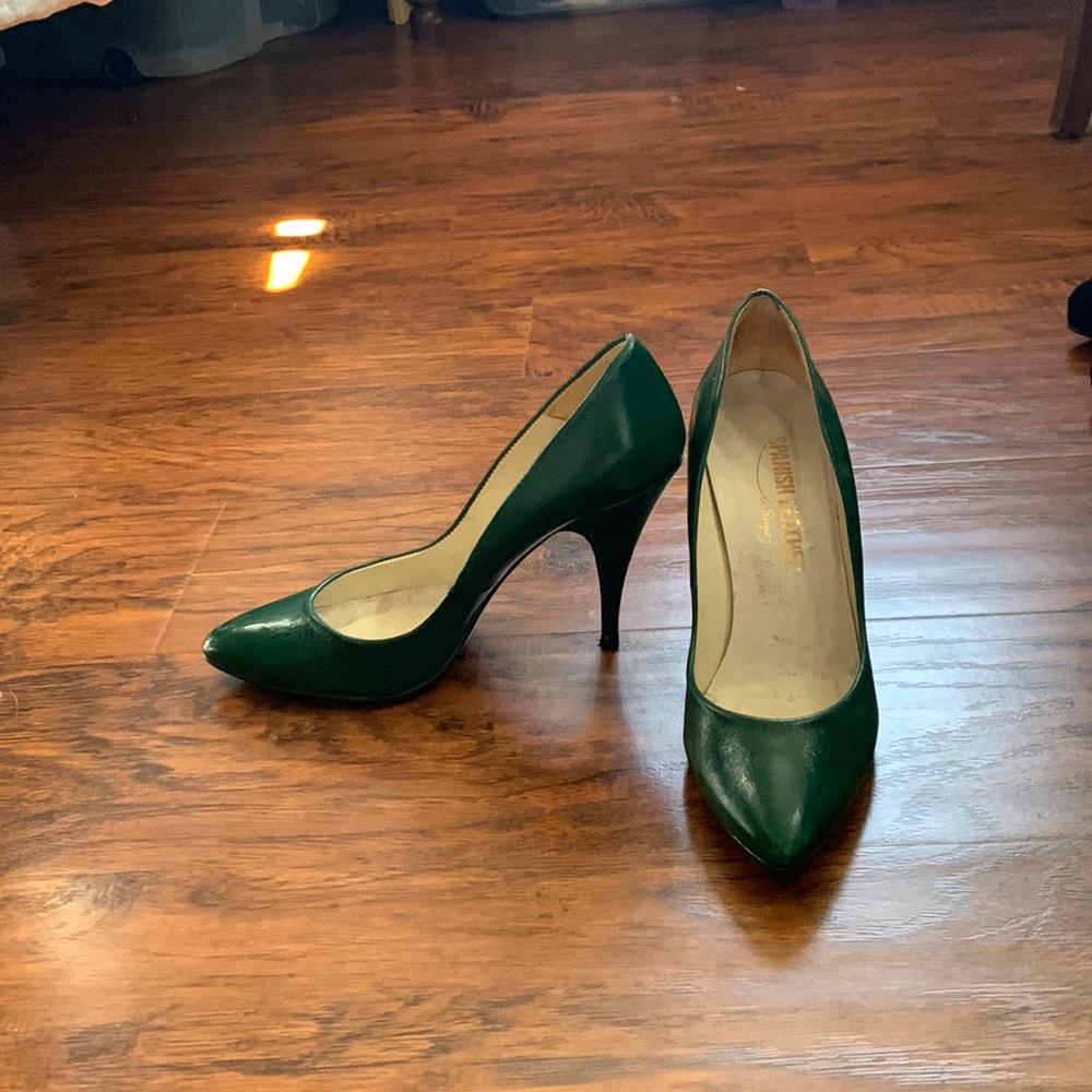 Vintage leather pumps